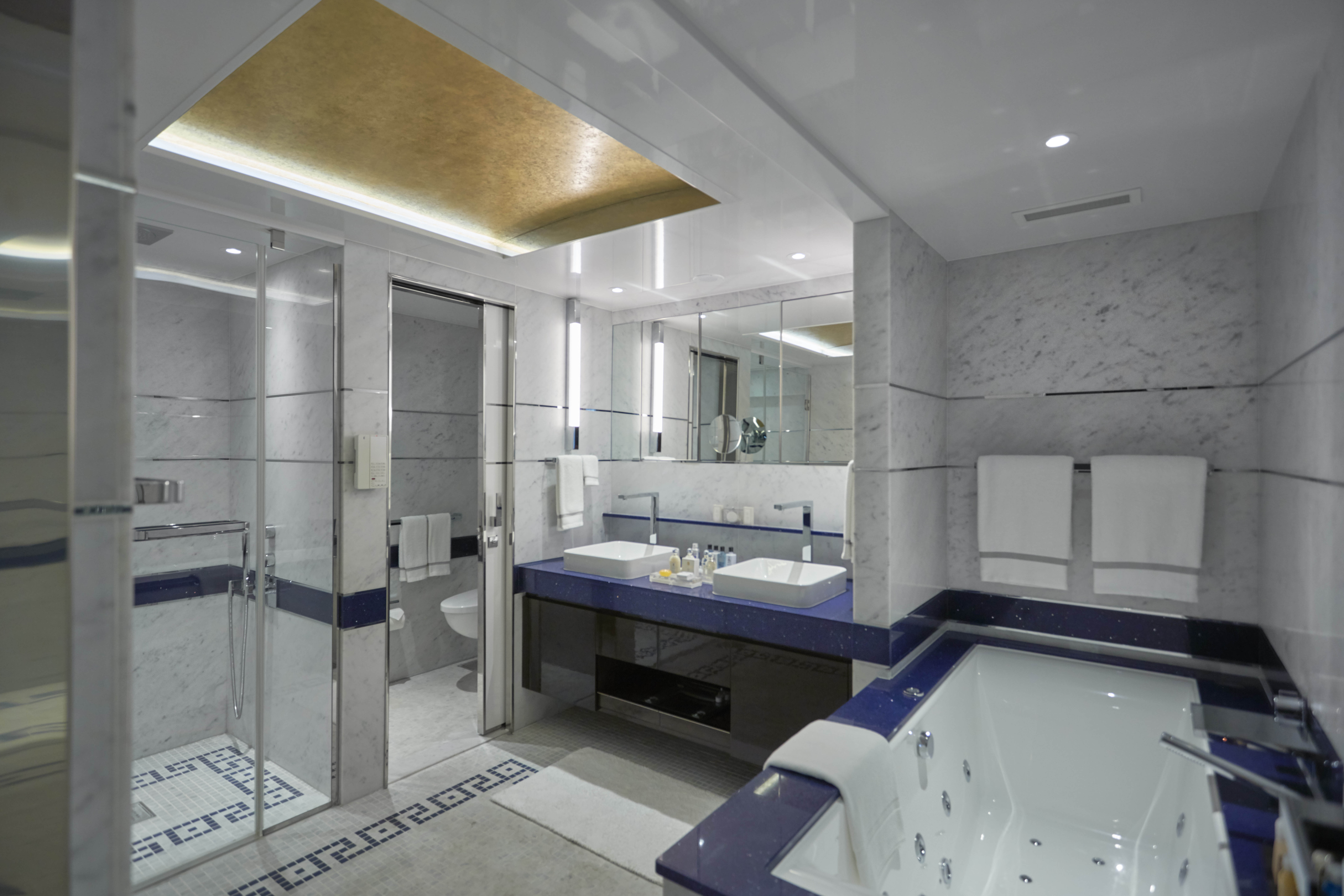 RSSC - Seven Seas Explorer - Accommodation - Seven Seas Suite.jpg